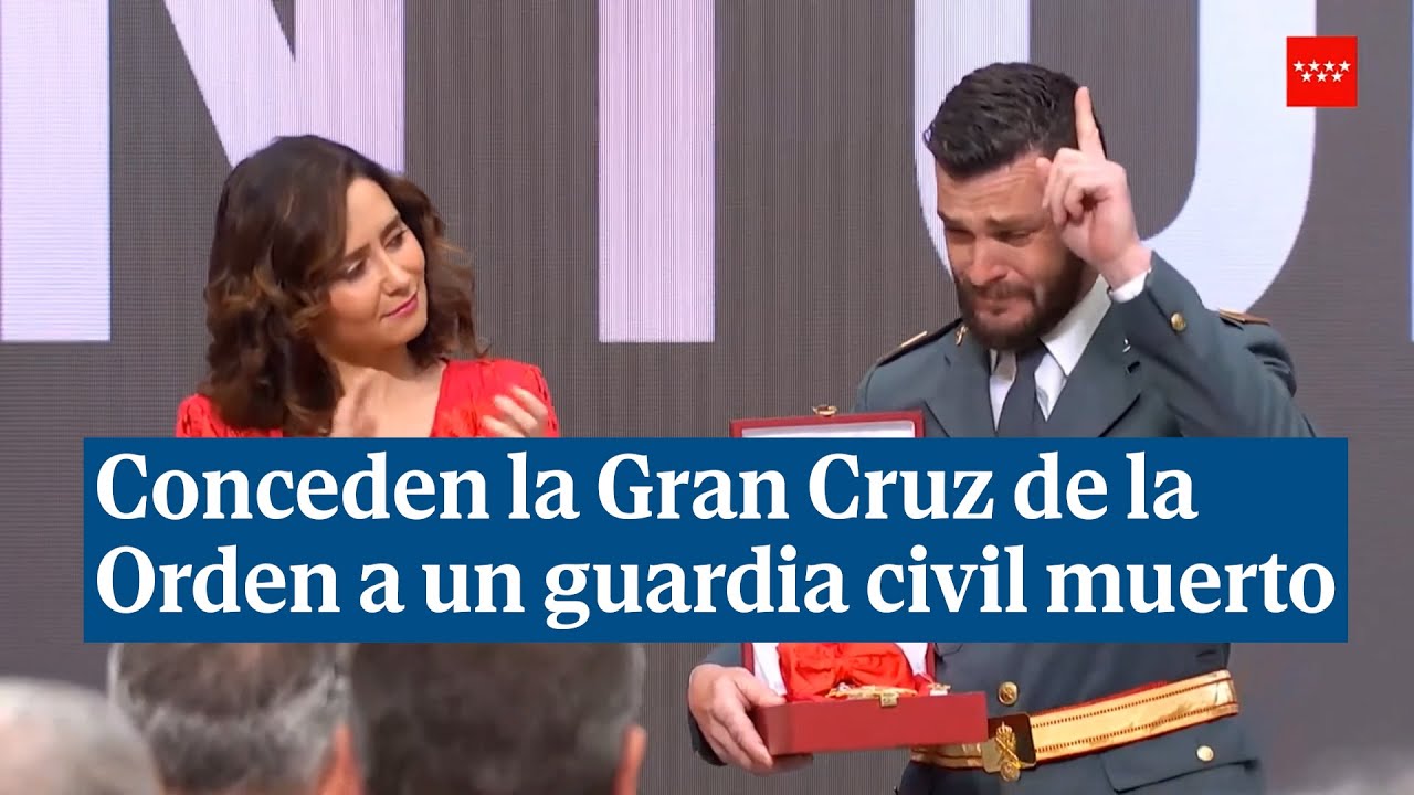 cruz con distintivo blanco guardia civil